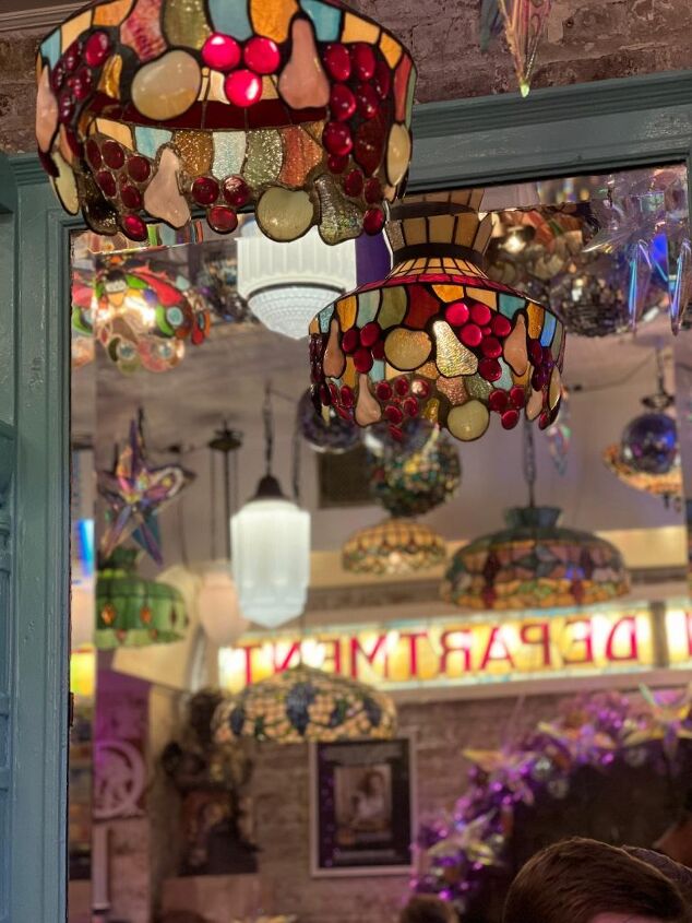 what i wore to nyc in december, Gorgeous Tiffany lamps overhead at Serendipity restaurant