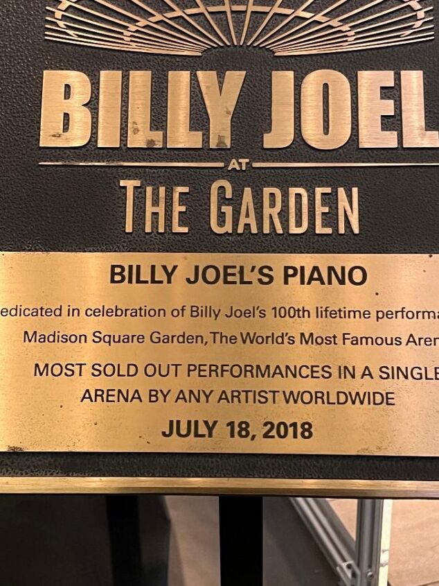 what i wore to nyc in december, Here is a plaque on Billy Joel s piano after he had performed 100 concerts at MSG