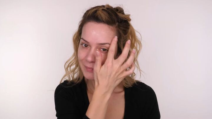 super simple everyday makeup tutorial, Applying foundation