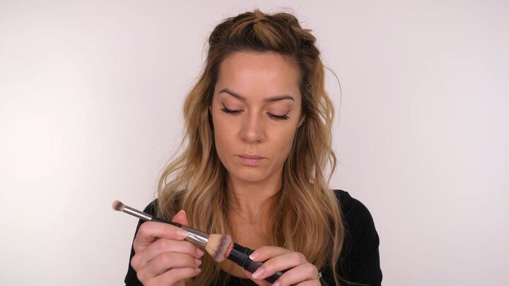 super simple everyday makeup tutorial, Applying blush