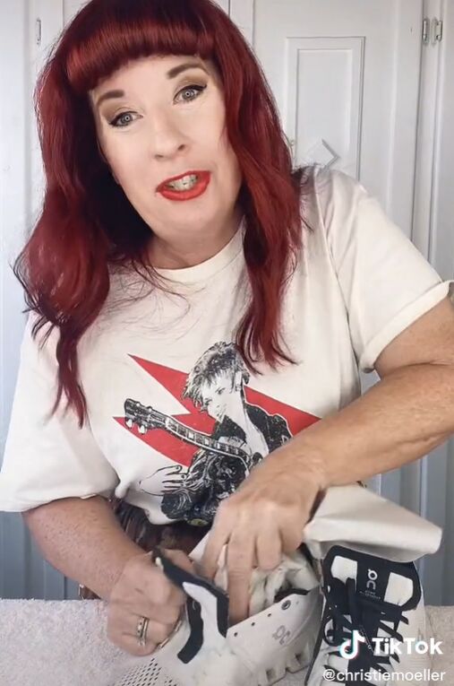 The Best Way To Clean White Fabric Sneakers Upstyle the-best-way-to-clean-white-fabric-sneakers-upstyle