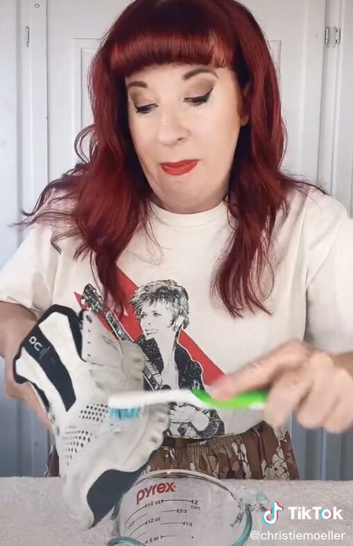 The Best Way to Clean White Fabric Sneakers Upstyle The Best Way to Clean White Fabric Sneakers Upstyle