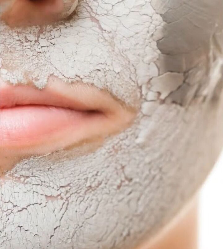 follow this easy bentonite clay mask recipe for clear skin, Bentonite clay on skin