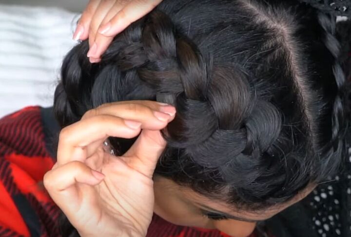quick jumbo braid ponytails tutorial, Fanning braid out