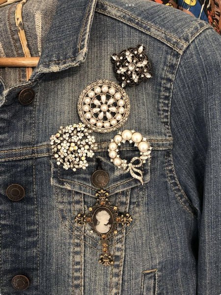 jewellery trends for 2023 living a real life, Brooches