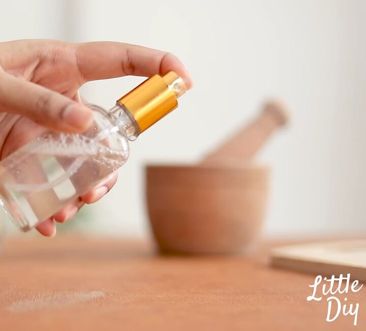 how to diy a super easy face serum and mist for glowing skin, Glow mist