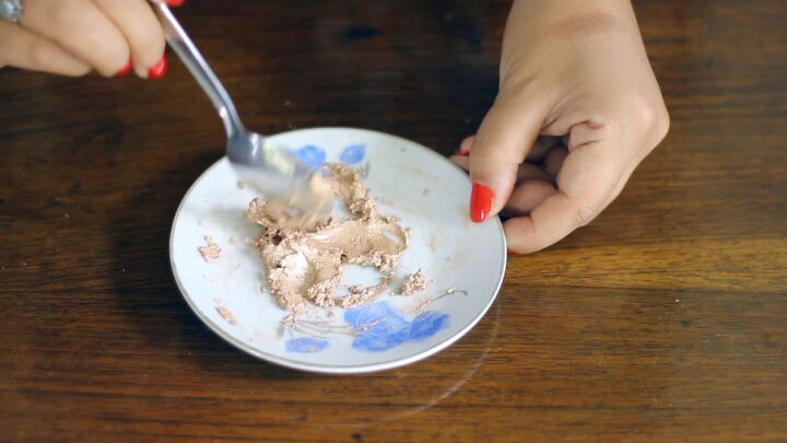 super easy hack how to fix broken powder makeup, Mixing powder with rubbing alcohol