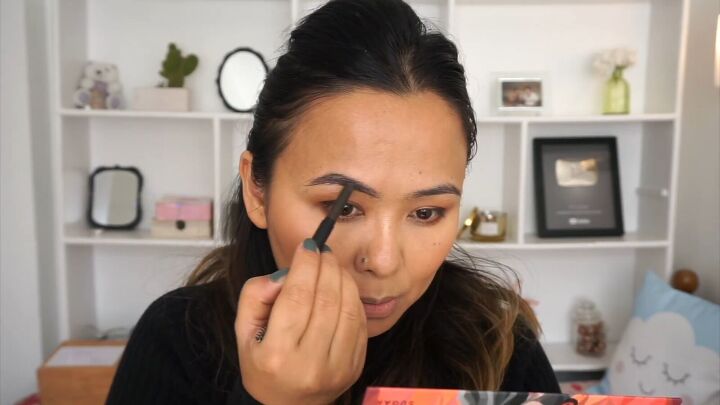 super easy light makeup no foundation look, Perfecting brows