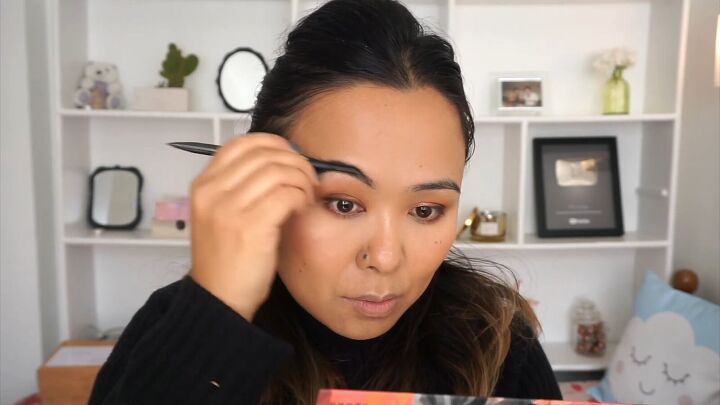 super easy light makeup no foundation look, Perfecting brows