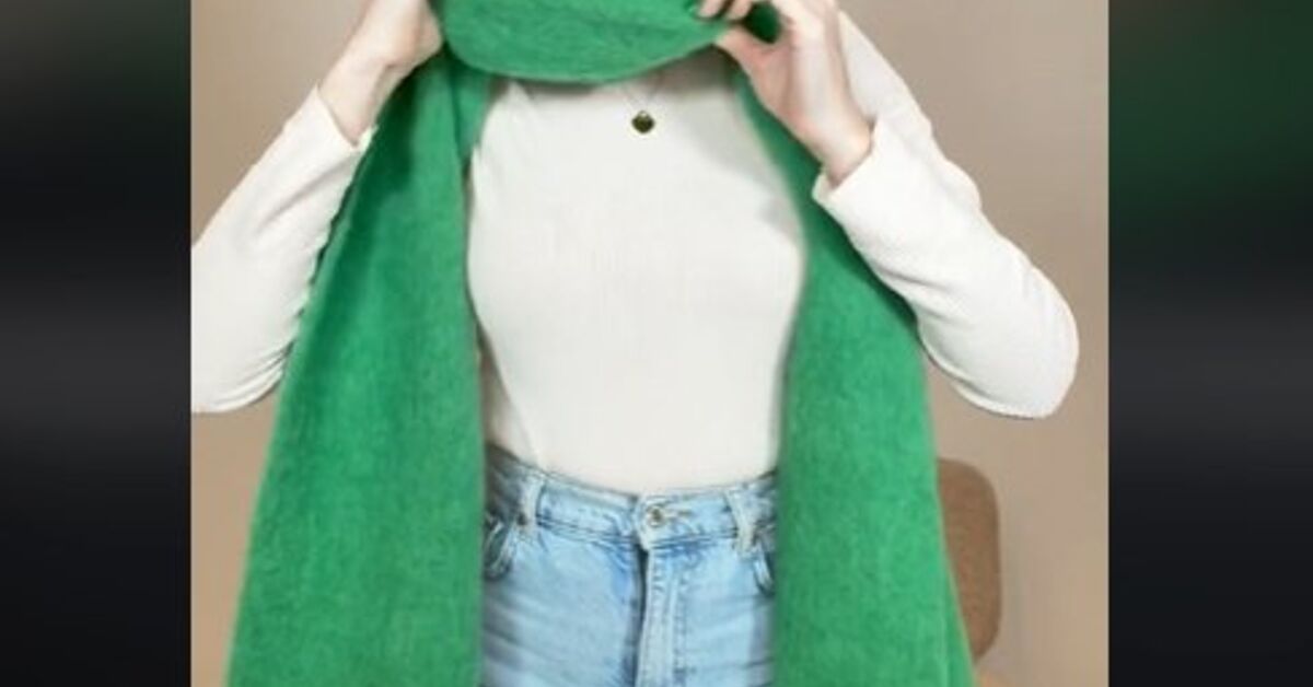 Stay Extra Warm With This Genius Scarf Hack! | Upstyle