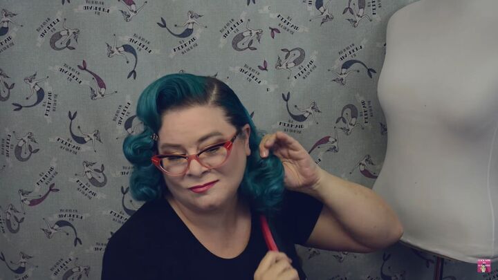 cute and easy pinup hair tutorial, Styling hair
