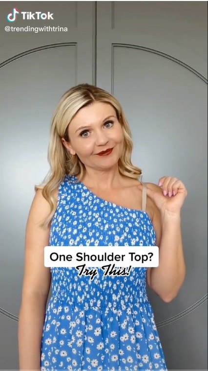 try this bra hack next time you wear one shoulder tops, Bra strap