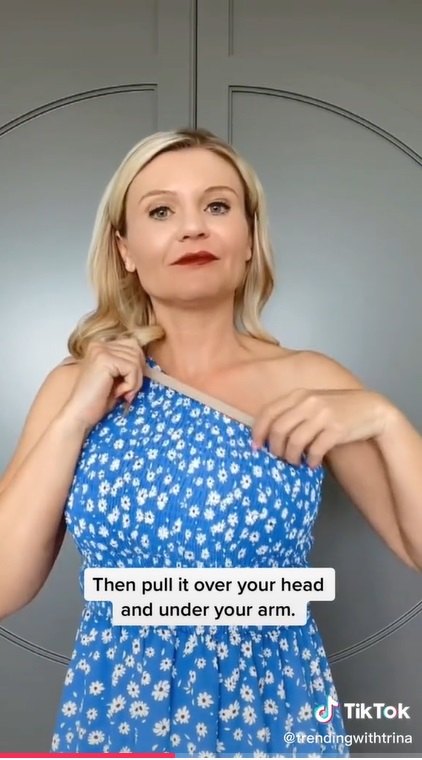 try this bra hack next time you wear one shoulder tops, Strap pulled over head