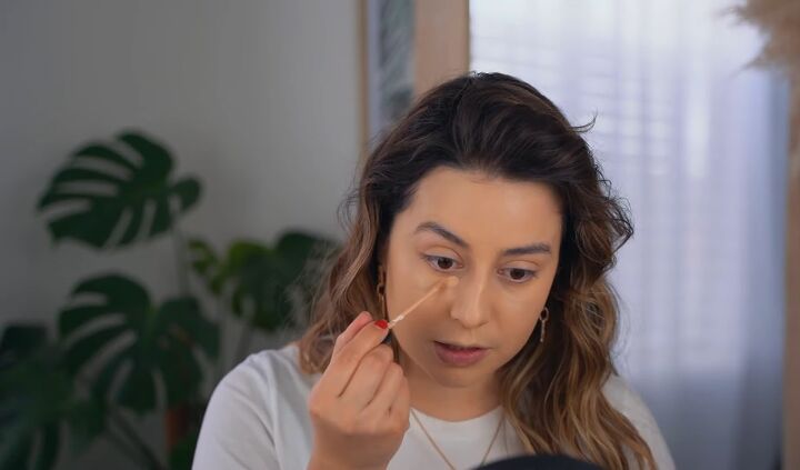 how to create a glam orange eye makeup look, Applying concealer