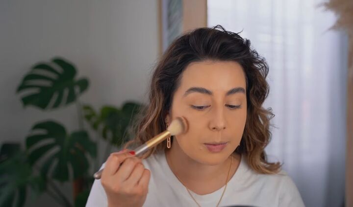 how to create a glam orange eye makeup look, Applying bronzer