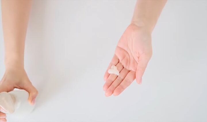 easy winter hand routine for smooth and healthy skin, Moisturizing hands