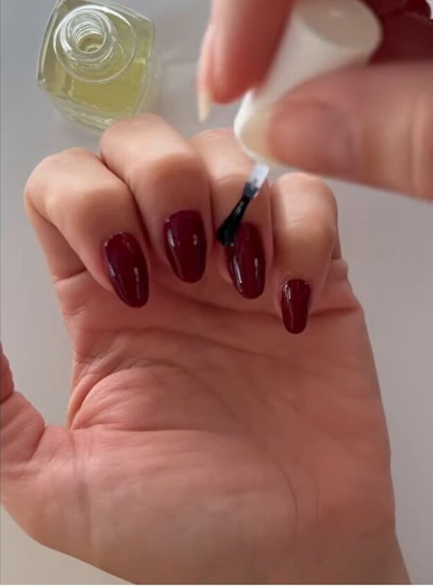 easy winter hand routine for smooth and healthy skin, Applying cuticle oil
