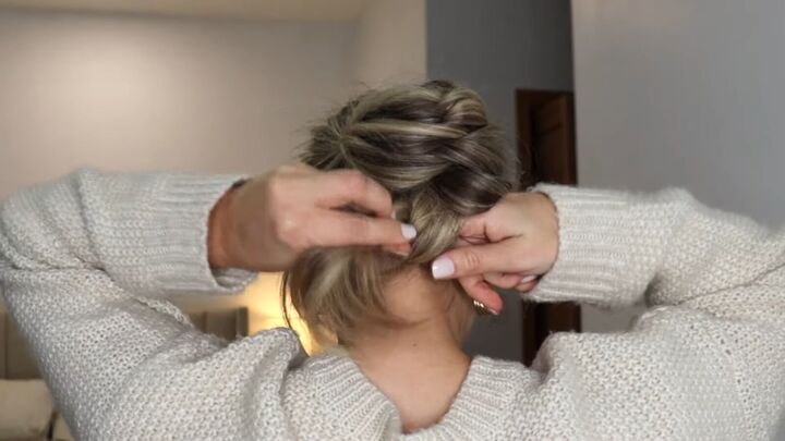 hair tutorial elegant bun hairstyle in 2 different ways, Tucking ends