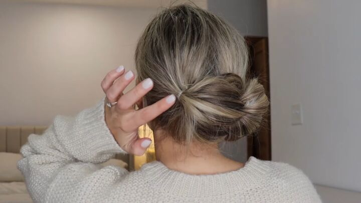 hair tutorial elegant bun hairstyle in 2 different ways, Securing hair