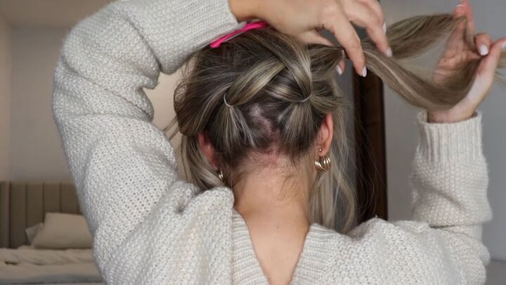hair tutorial elegant bun hairstyle in 2 different ways, Tying hair