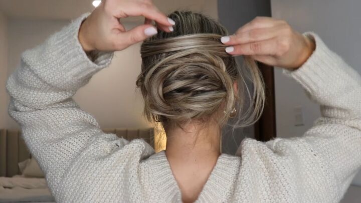 hair tutorial elegant bun hairstyle in 2 different ways, Adding texture