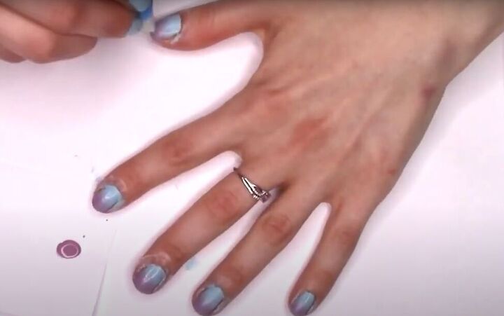 6 super impressive diy nail art hacks, Using makeup sponge on nails