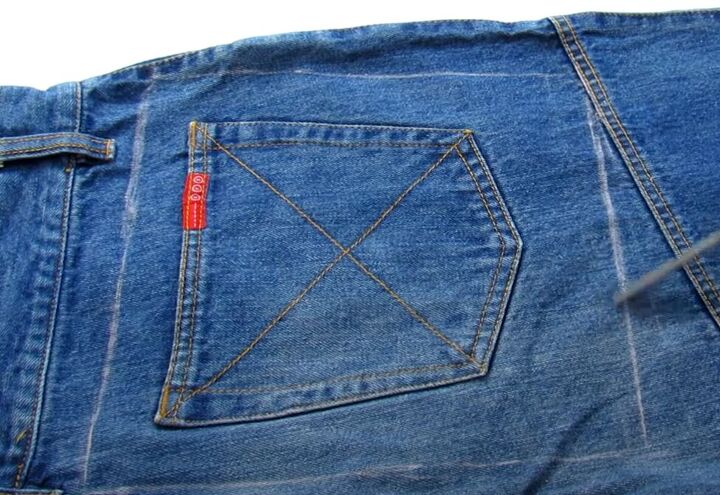 how to diy a super easy jean bag, Marking jeans
