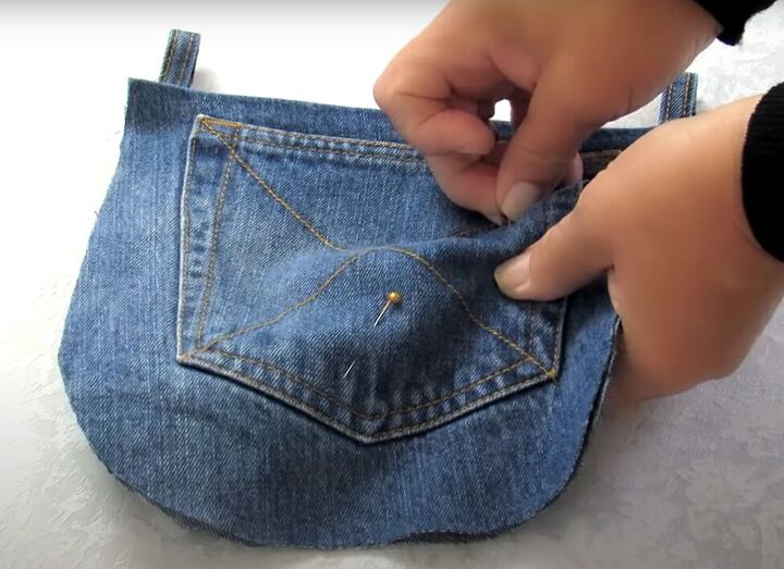 how to diy a super easy jean bag, Pinning denim
