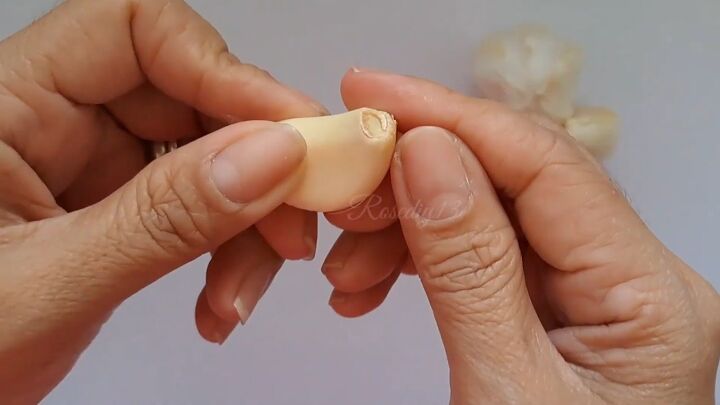 make your nails grow overnight with one common kitchen ingredient, Garlic
