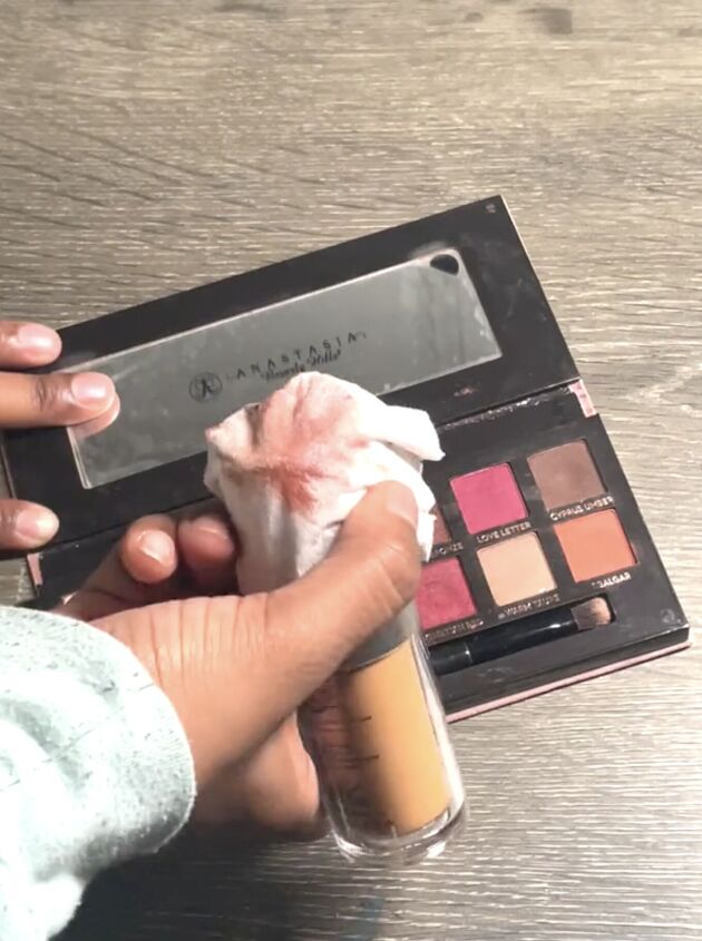 how to clean your eyeshadow pallet without ruining it