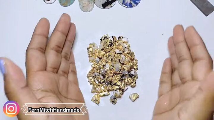 how to diy gold leaf marbled polymer clay earrings, Mixing in gold leaf