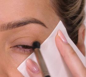 3 easy eye lift makeup hacks to look more youthful, Applying eyeshadow