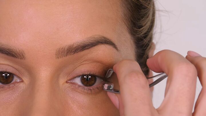 3 easy eye lift makeup hacks to look more youthful, Curling lashes