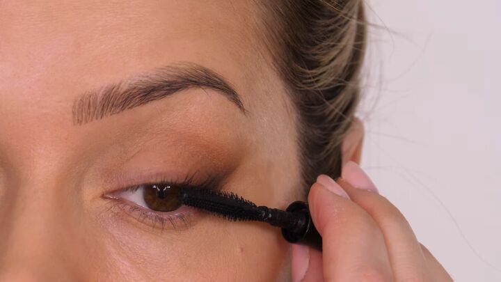3 easy eye lift makeup hacks to look more youthful, Applying mascara