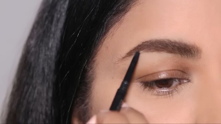 easy and glam cut crease eye makeup tutorial, Filling in brows