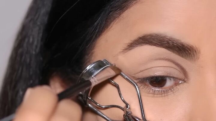 easy and glam cut crease eye makeup tutorial, Extending lash line