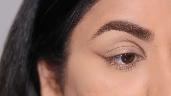 easy and glam cut crease eye makeup tutorial, Eyeshadow wing