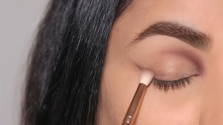 easy and glam cut crease eye makeup tutorial, Blending