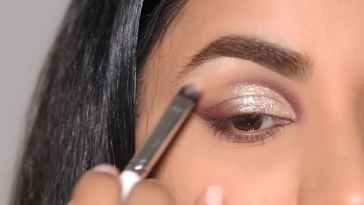 easy and glam cut crease eye makeup tutorial, Highlighting brow bone