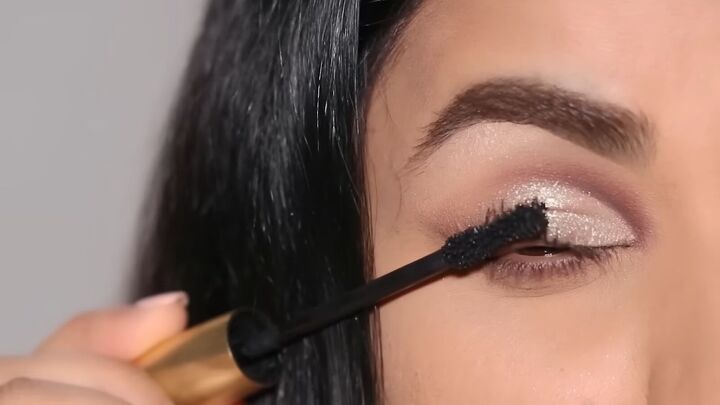 easy and glam cut crease eye makeup tutorial, Applying mascara