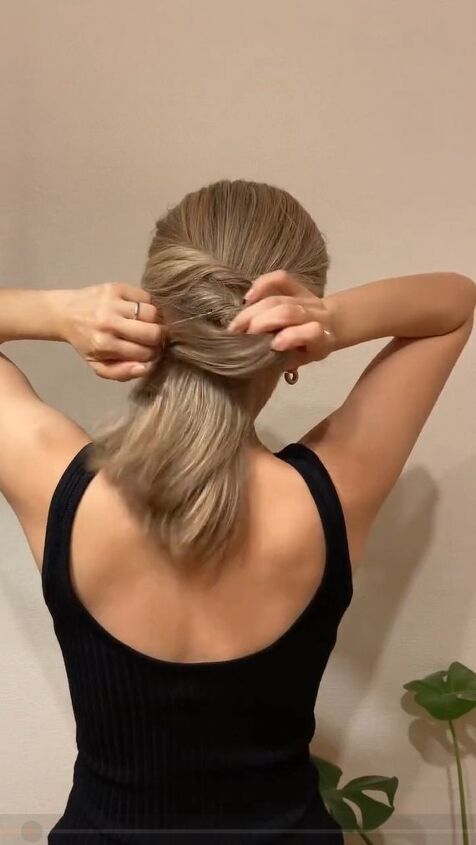 how to style your hair in a bubble ponytail, Tying a big ponytail