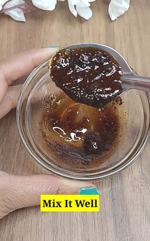coffee scrub for clear glowing skin, Mixing the ingredients