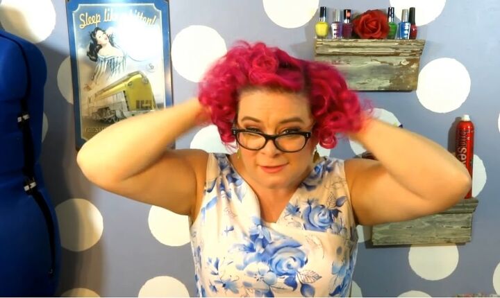 call the midwife inspired easy curly vintage hairstyle tutorial, Breaking up curls