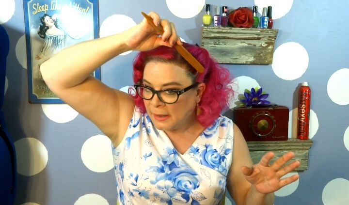 call the midwife inspired easy curly vintage hairstyle tutorial, Brushing gap