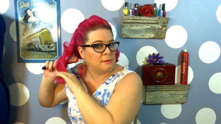 call the midwife inspired easy curly vintage hairstyle tutorial, Brushing out curls