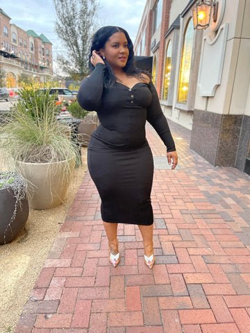 3 must have basic essentials you need to start maximizing your wardrob, Morgan B Styles wearing a Little black dress while standing outside on the sidewalk