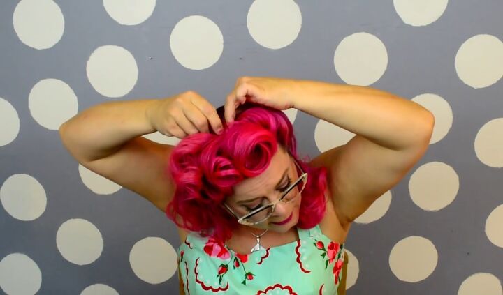 glam 1940s hairstyle tutorial, Pinning hair