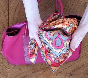 7 cute ways to wear a scarf on a bag, The bee style