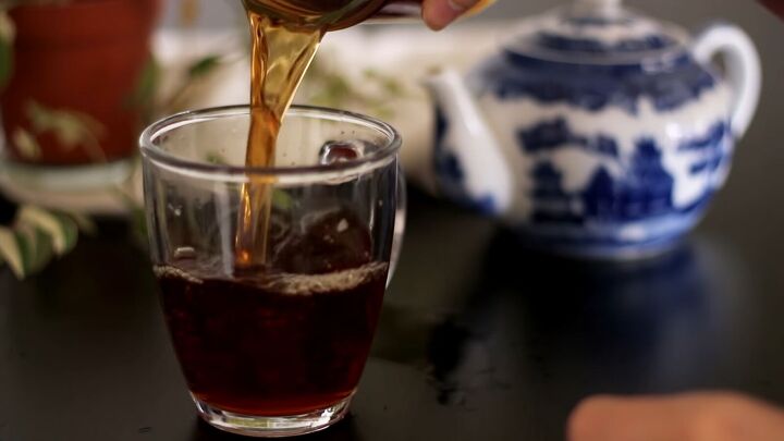 Super Easy DIY Tea Rinse for Healthy Hair | Upstyle