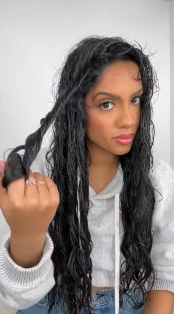 super easy heatless ribbon curls tutorial, Twisting hair